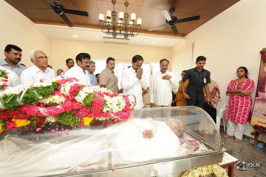 Celebs-Pay-Condolences-to-C-Narayana-Reddy